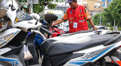 Kini 819 Petugas Parkir di Surabaya Terapkan Pembayaran Non Tunai