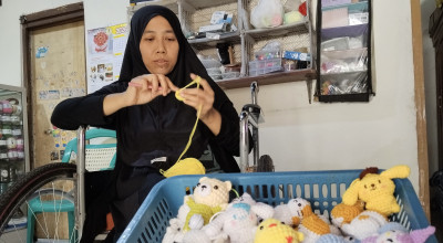 Dari Kursi Roda, Karya Rajut Disabilitas di Kediri Ini Tembus Pasar Internasional