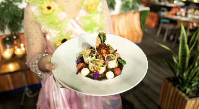 Rujak Uleg King Salmon, Inovasi Mewah Excotel di Festival Rujak Uleg 2026