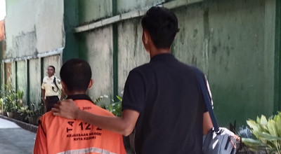 Terdakwa Anak dalam Kasus Tewasnya Balita di Kediri Divonis 4 Tahun, Ibu Menangis