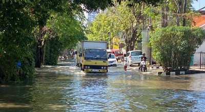 Banjir di Tenggilis Mejoyo dan Panjang Jiwo Permai Surabaya, Banyak Kendaraan Mogok