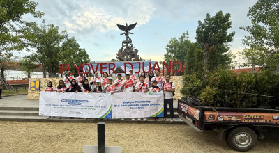 Karyawan BPJS Ketenagakerjaan Sidoarjo Gotong Royong Tanam Pucuk Merah