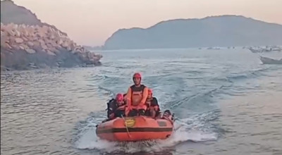 Kakak Beradik Terseret Ombak di Pantai Payangan Jember, Satu Ditemukan Tewas