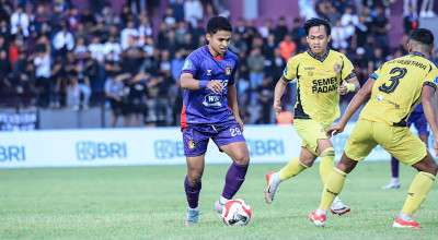 Persik Kediri Lepas Yandi Sofyan dan Irkham Mila