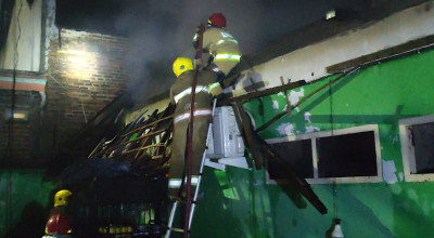 Puskesmas Tiron Kediri Terbakar, Api Muncul dari Area Lemari Es Apotek