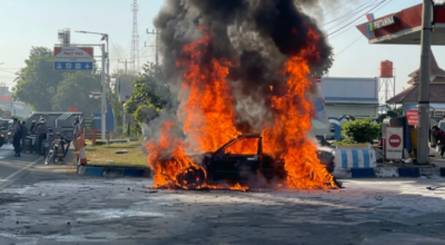 Mobil Terbakar di SPBU Semampir Probolinggo, Diduga Muat Banyak Jerikan
