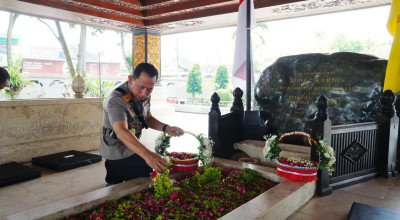 Ziarah ke Makam Bung Karno, Kapolri Listyo Sigit Serap Nilai Kepemimpinan Bangsa