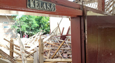 Ruang Kelas Ambruk, BPBD Tulungagung Siapkan Tenda Darurat Untuk Belajar Siswa