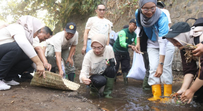 Mbak Vinanda Ajak Warga Pulihkan Kesehatan Sungai Kedak yang Tercemar