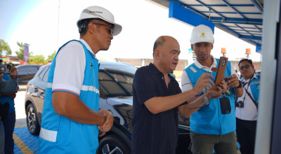 Perluas Ekosistem EV, PLN Operasikan SPKLU Fast Charging di Tol Solo-Ngawi dan Ponpes Temboro