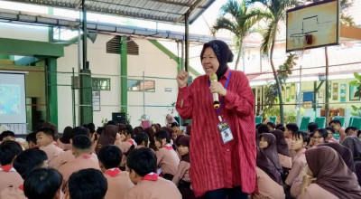 Tri Rismaharini Suntik Semangat Pelajar Kediri agar Tidak Takut Bermimpi