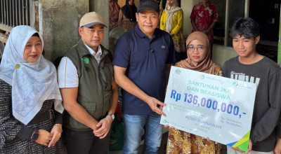 Bupati Sidoarjo Serahkan Santunan BPJS Rp136 Juta kepada Ahli Waris Penerima KURDA