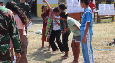 Obati Trauma Korban Bencana NTT, TNI AL Hibur Ratusan Anak Manggarai Lewat Lomba