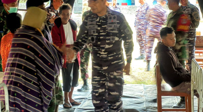 Tinjau Posko Bencana di Manggarai, Pangkoarmada II Pastikan Kesiapan RS Lapangan dan KRI dr. Soeharso