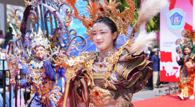 Meriahnya Karnaval Pelajar di Lamongan, Mulai Kreasi Kostum Hingga Teatrikal