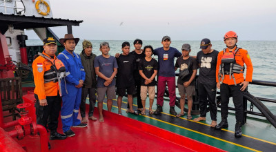 Kronologi Evakuasi 8 ABK TB MT20-1301 yang Tenggelam di Laut Bawean
