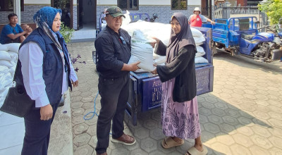 Bulog Bojonegoro Pastikan Kualitas Beras Bantuan Pangan, Jelek Boleh Ditukar