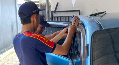 Bocah 2,5 Tahun Terkunci di Mobil, Damkar Pos Pare Kediri Turun Tangan