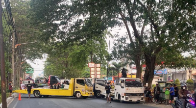Ratusan Truk dan Towing GSJT Blokade Jalan Jagir Wonokromo