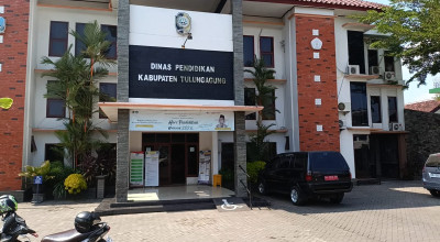 Siswa SD di Tulungagung Terima Bantuan Alat Tulis, Ini Besarannya