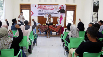 Indah Kurnia Ajak Warga Sidoarjo Menangkal Hoaks Lewat Gotong Royong