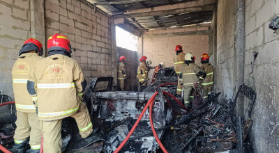 Bengkel Mobil di Simo Pomahan Surabaya Terbakar, Diduga Karena Korsleting