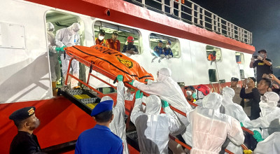 Foto: Tiga Korban KM Virgo Transport 8 Berhasil Dievakuasi dari Laut