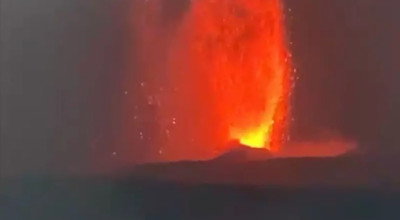 Anak Krakatau Meletus, Erupsi Terkuat Sepanjang Tahun Ganggu Penerbangan
