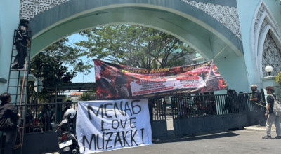 Gerbang UINSA Disegel, Tenaga Pendidik dan Mahasiswa Tidak Bisa Masuk