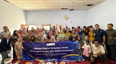 Tangkal Hoaks, Prodi Ilmu Politik UNESA Gelar PKM Literasi Digital Keluarga