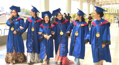 UK Petra Kukuhkan 959 Lulusan, Tekankan Integritas dan Future Skills