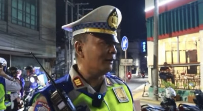 Polisi Periksa Kelaikan Bus Peziarah di Sunan Ampel Surabaya