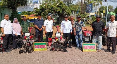 Serahkan Bantuan Alsintan ke Kelompok Petani, Ini Harapan Plt Bupati Tulungagung