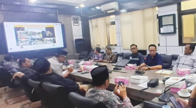 Bongkar Proyek Jalan Asal Jadi, DPRD Gresik Cecar DPUTR dan Kontraktor
