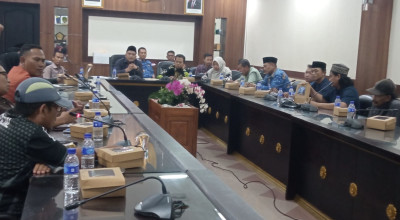 Isu Pembangunan Alun-Alun Puger, PKL dan Pegiat Sepak Bola Ngadu ke DPRD Jember