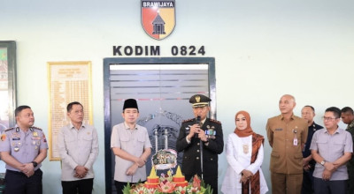 Forkopimda Plus Jember Beri Kejutan Manis HUT ke-81 TNI di Kodim 0824