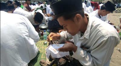 Membatik Massal, Ribuan Santri Ponpes Lirboyo Kediri Catatkan Rekor MURI