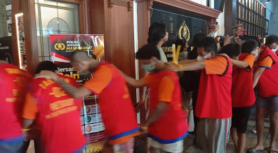 112 Maling Motor di Surabaya Dibekuk, Polisi Buru Penadah