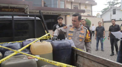 Pria di Blitar ini Ditangkap Polisi Usai Menimbun dan Jual Kembali BBM Subsidi