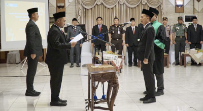Bupati Gresik Lantik Edy Hadisiswoyo Jadi Pj Sekda, Masa Jabatan Maksimal 3 Bulan
