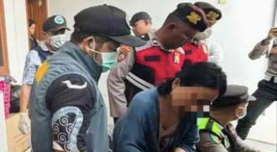 Razia Kos di Dupak Surabaya: 19 Penghuni Dites Urine, 4 Orang Positif Narkoba