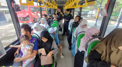Warga Lamongan Antusias Menikmati Layanan Gratis Trans Jatim Hari Ini