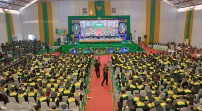 Ratusan Wisudawan Unisda Lamongan Bawa Semangat Pengabdian