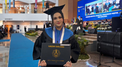 Kisah Hasna, Wisudawan Termuda ITS yang Teliti Mikroplastik