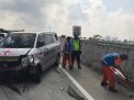 Mobil Ambulans Tabrak Daihatsu Xenia di Tol Sumo, Sopir Luka Berat