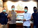 PWI dan DPRD Gresik Beri Apresiasi Lima Tokoh Berdedikasi
