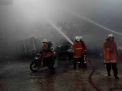 Bengkel di Surabaya Terbakar, Tiga Mobil dan Satu Motor Dievakuasi