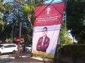 Baliho Ketum HIPMI Jatim di Surabaya Halangi Pejalan Kaki
