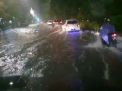 Hujan Deras, Beberapa Ruas Jalan di Surabaya Terendam Banjir