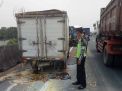 Mobil Boks Bermuatan Bahan Kimia Terbakar di Tol Gresik-Surabaya
